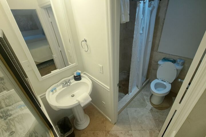 Room 124 of 159