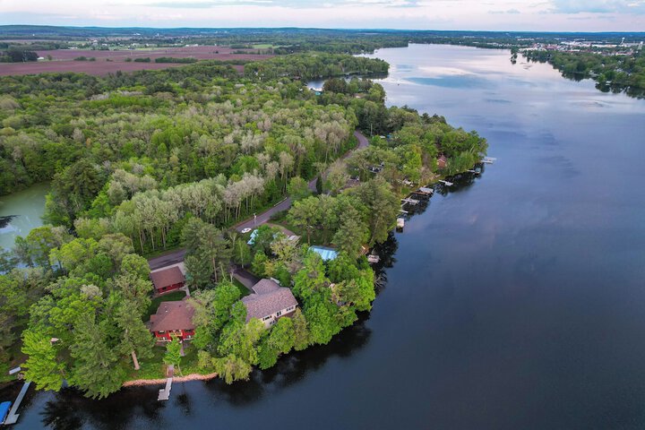 Lakefront Family Retreat w / Private Dock!