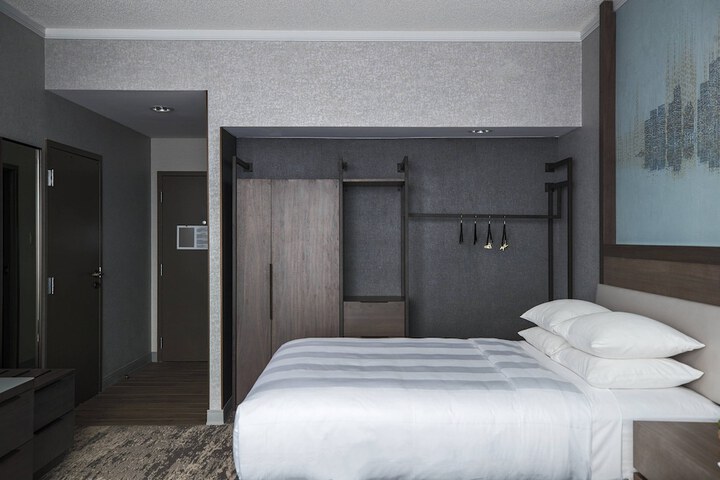 Room 13 of 36