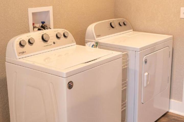 Spacious Rustic Downtown Market St. 1 Bedroom Apt Sleeps Up to 5, Steps to Honeywell & Eagles Theatre