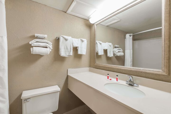 Super 8 by Wyndham Miamisburg Dayton S Area OH