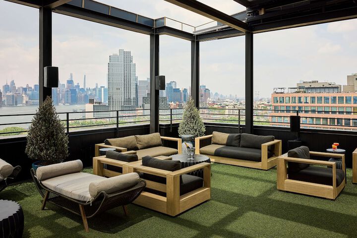 Lounge 106 of 132