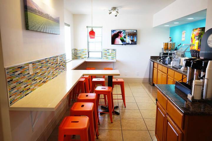 Howard Johnson by Wyndham Salinas