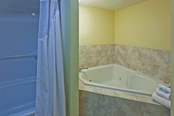 Room 15 of 32