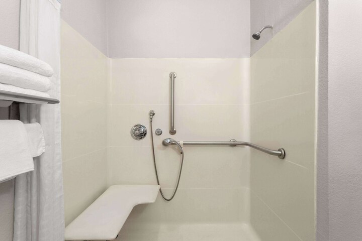 Microtel Inn & Suites by Wyndham Panama City