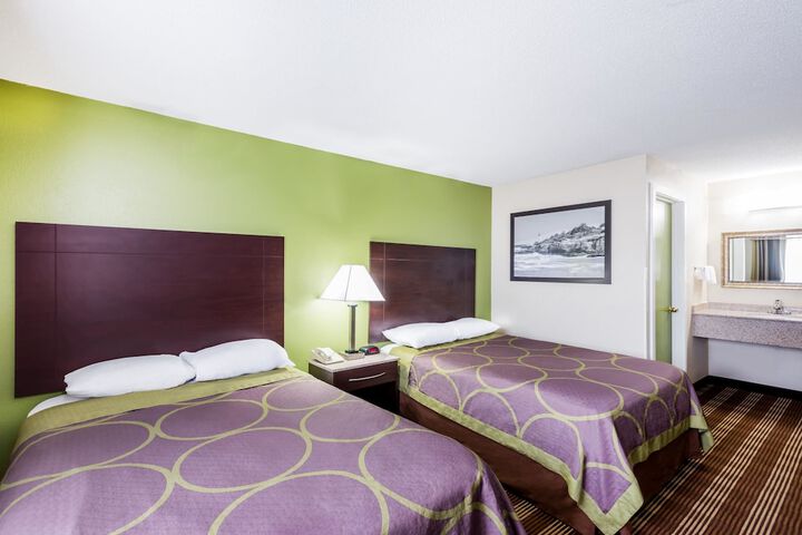 Room 25 of 32