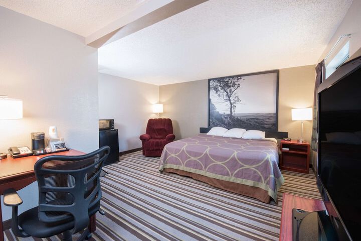 Room 8 of 26