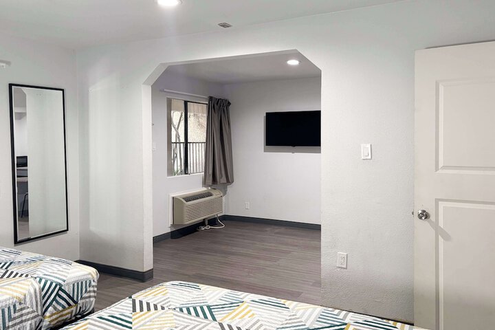 Room 20 of 29