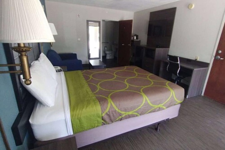 Room 21 of 48