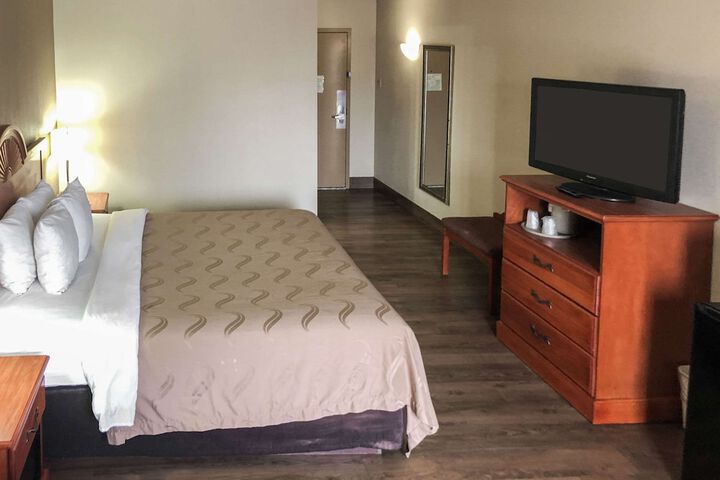 Room 10 of 38
