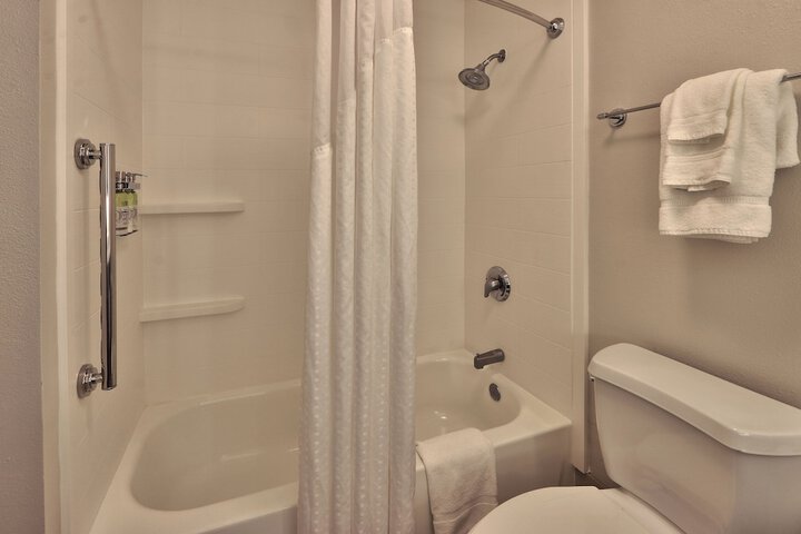 Room 32 of 53