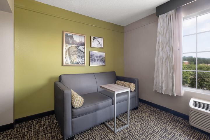 La Quinta Inn & Suites by Wyndham Atlanta Stockbridge
