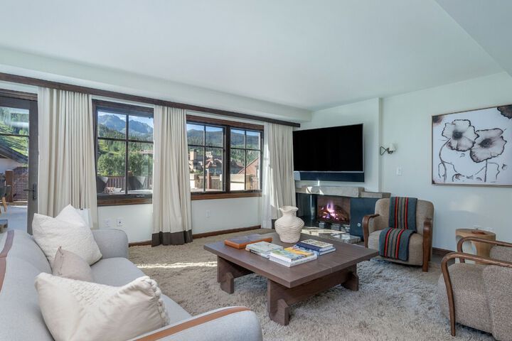 Madeline Hotel & Residences Auberge Collection