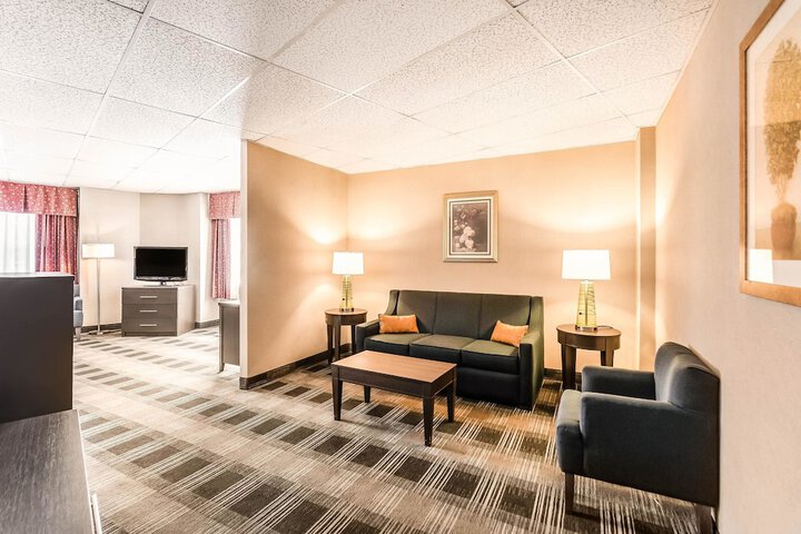 Room 34 of 48