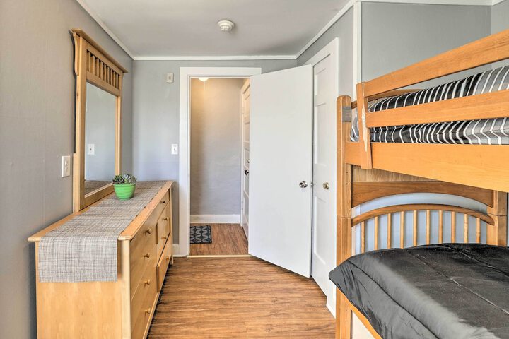 Downtown Canandaigua Apt: 1 Mi to Lake & Pier!