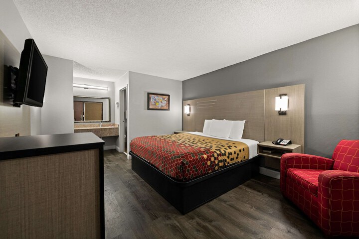 Room 17 of 28