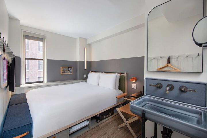 Room 26 of 59