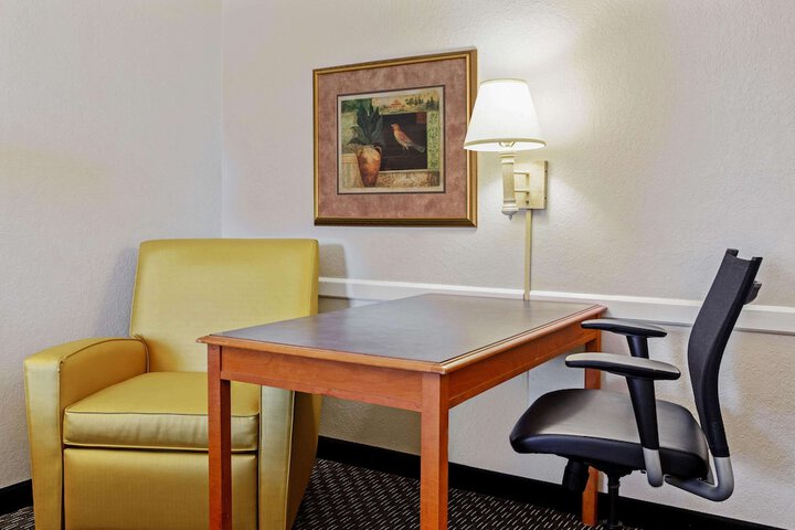 Room 30 of 40