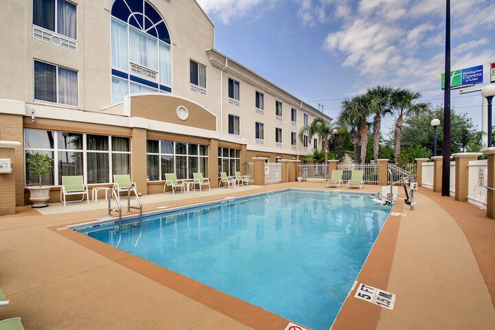 Pool 13 of 74