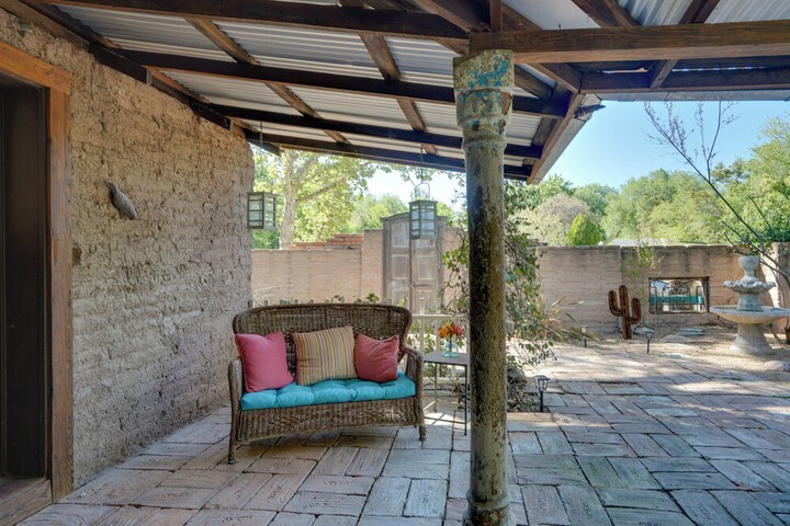 Patagonia Cottage w / Patio & Yard: Walk to Town!