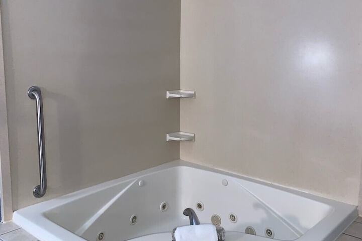 Room 18 of 28
