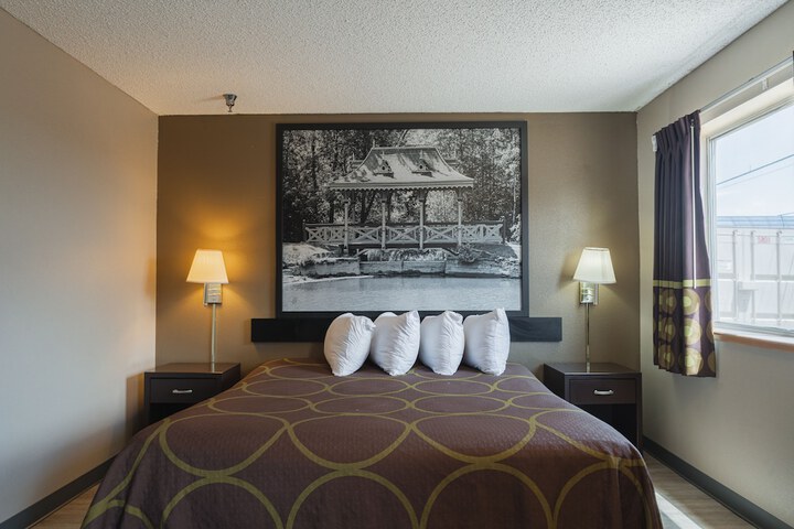 Super 8 by Wyndham Grants