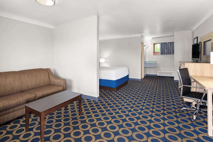 Room 15 of 33