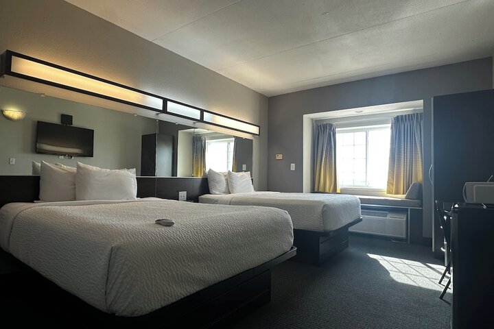 Microtel Inn & Suites by Wyndham Quincy Downtown / River Area