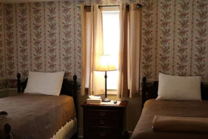 Room 18 of 74