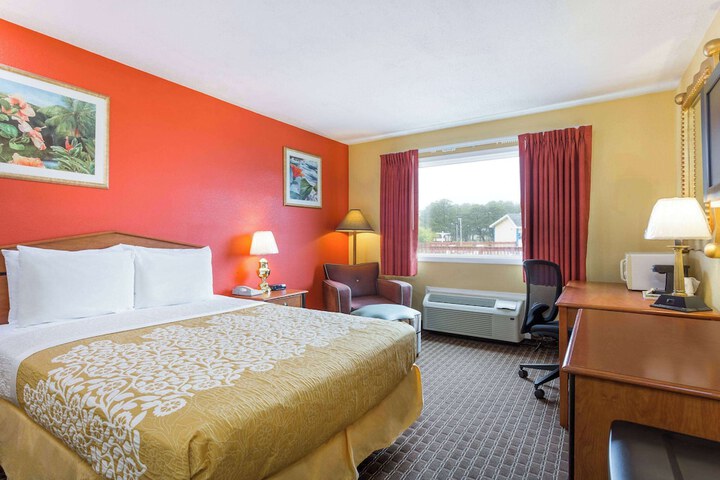 Room 9 of 15