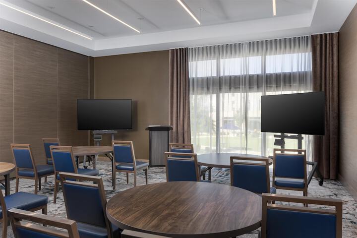 Hotel Avail Rogers Tapestry Collection by Hilton