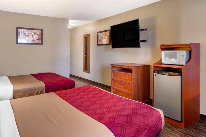 Econo Lodge Inn & Suites