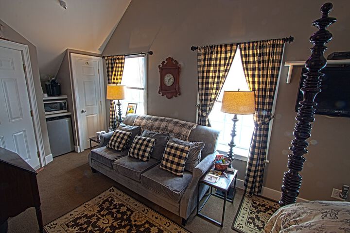 Room 37 of 200