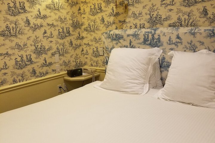 Room 11 of 84