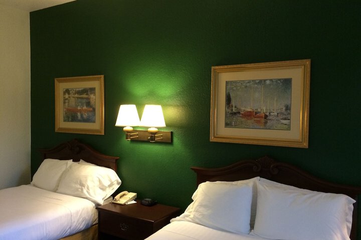 Room 30 of 48