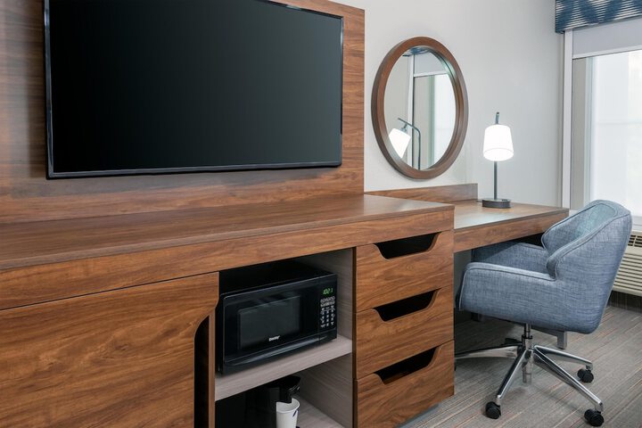 Hampton Inn & Suites Charlottesville-At the University