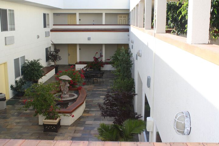 Hotel Exterior 64 of 66