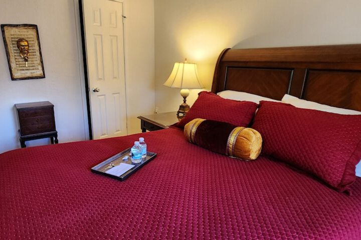 Room 53 of 104