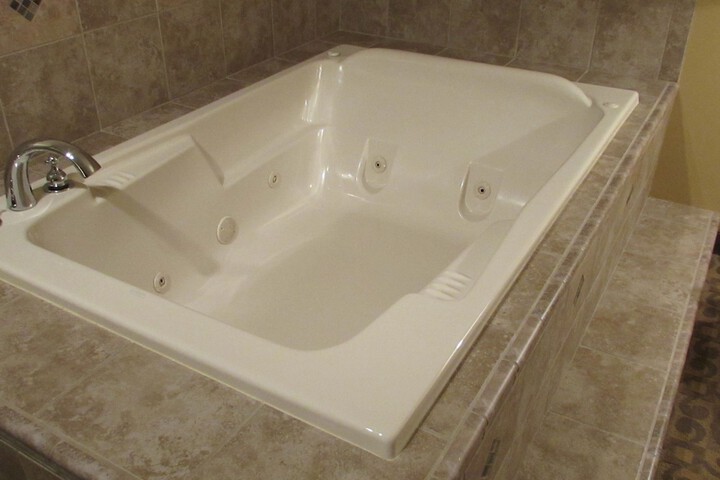 Hot Tub 84 of 92