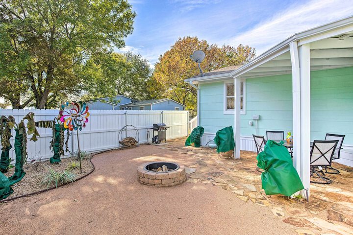 Walk to Cedar Creek Reservoir: Home w / Fire Pit!