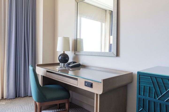 Room 53 of 222