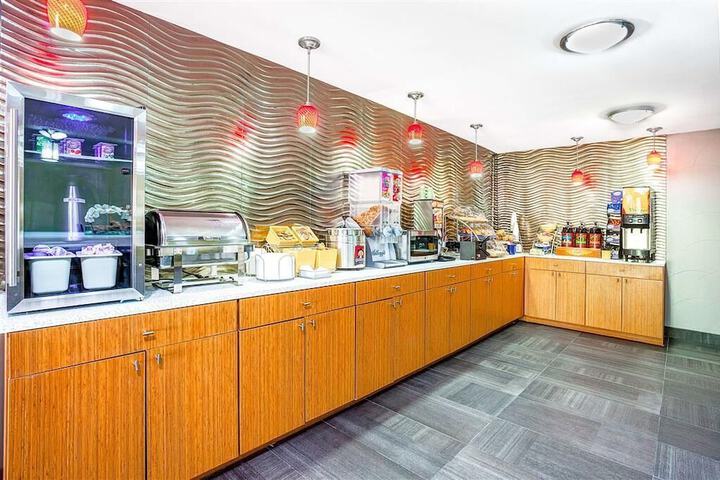 Arya Inn & Suites Farmers Branch