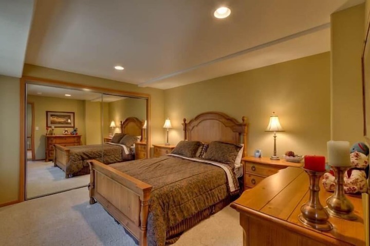 Room 16 of 28
