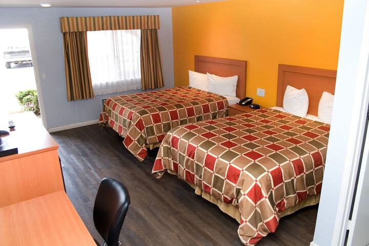 Room 13 of 35