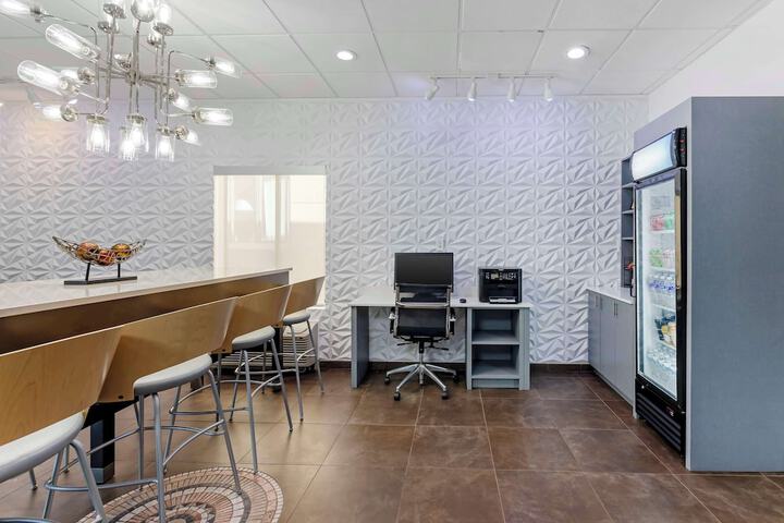 Business Center 37 of 37