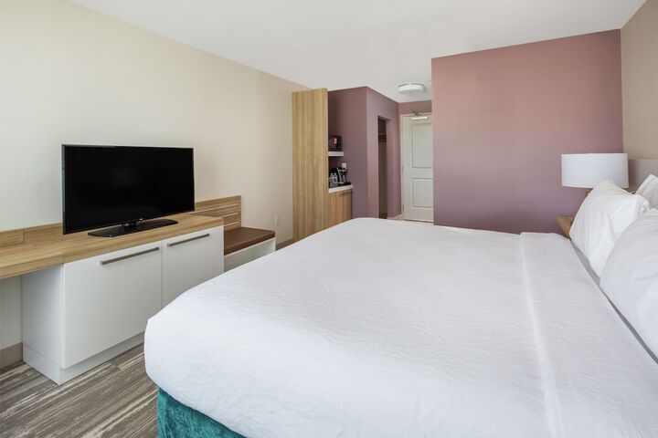 Room 16 of 33