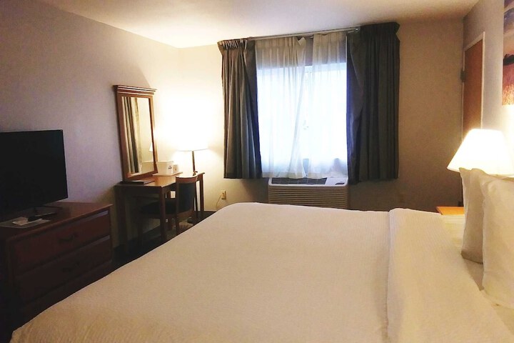 Room 9 of 32