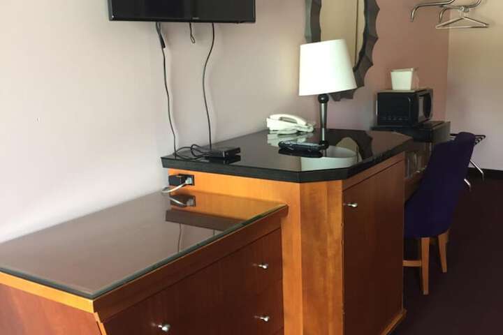 Room 21 of 34