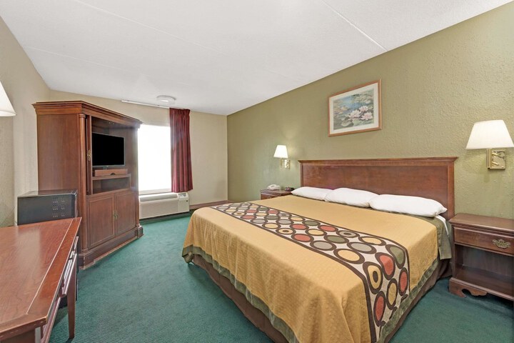Room 13 of 32