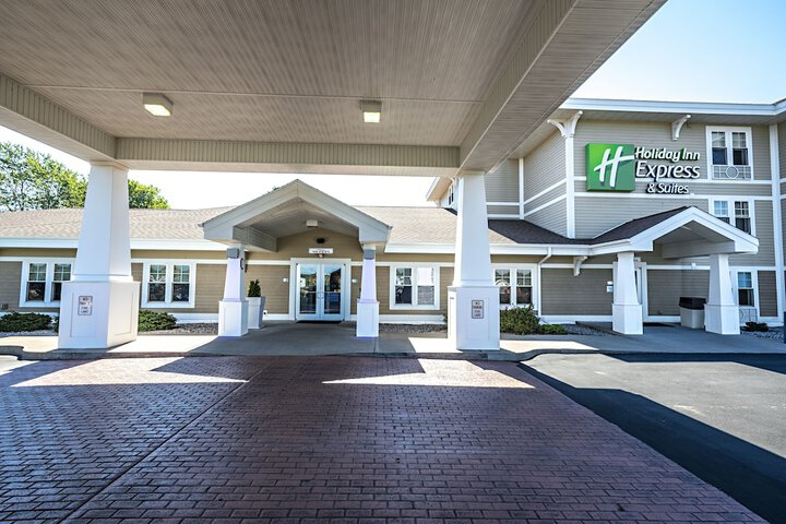 Holiday Inn Express Hotel & Suites Iron Mountain by IHG